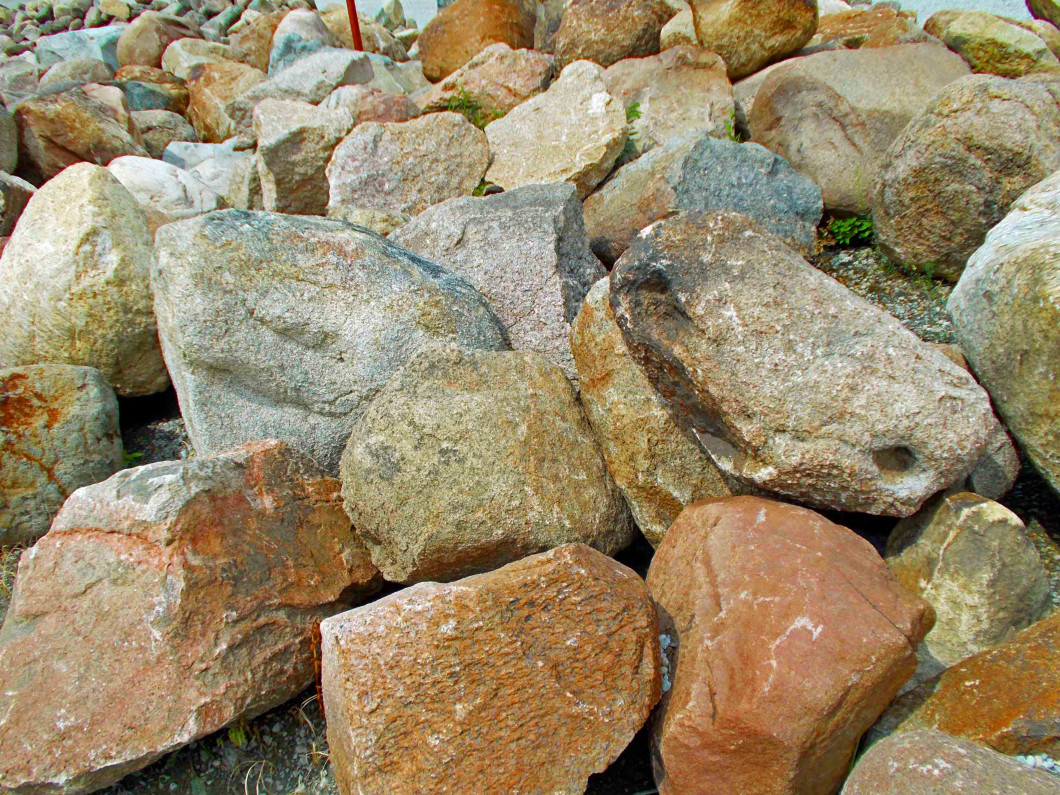 Boulders and Decorative Landscape Rocks | Palo, IA | Cedar River Garden